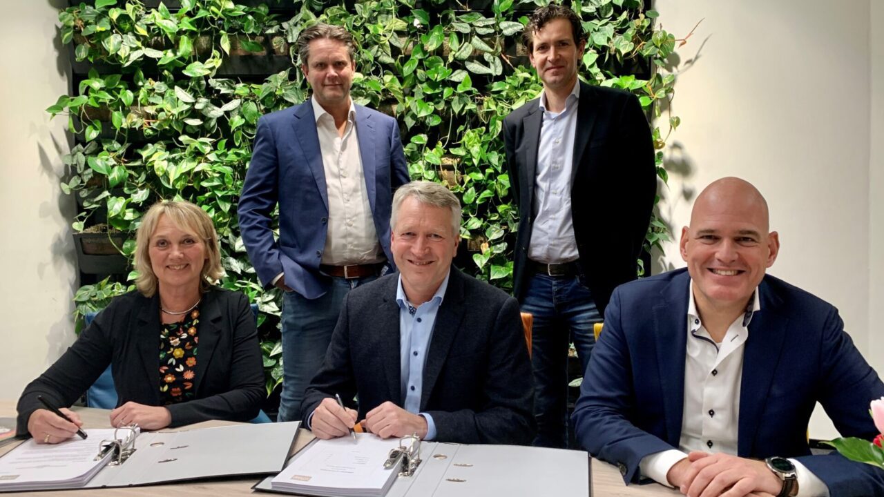 foto ondertekening Aablo OZ-Hami januari 2022